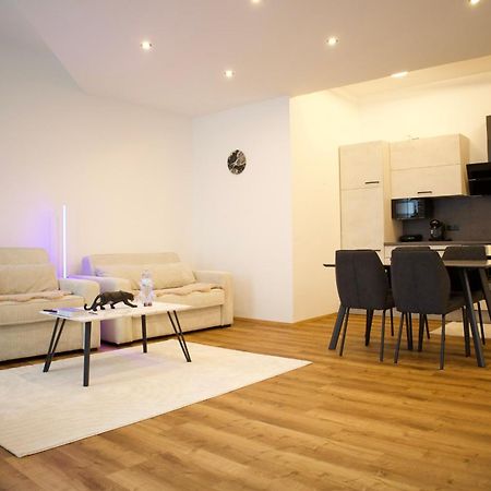 Dc Lofts I Modernes Loft In Der Stadt Salzburg Fuer Bis Zu 5 Personen Bagian luar foto