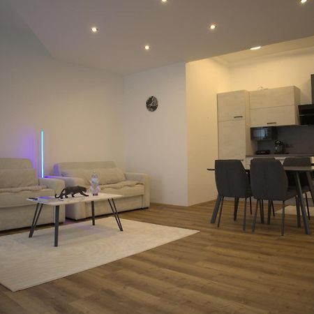 Dc Lofts I Modernes Loft In Der Stadt Salzburg Fuer Bis Zu 5 Personen Bagian luar foto